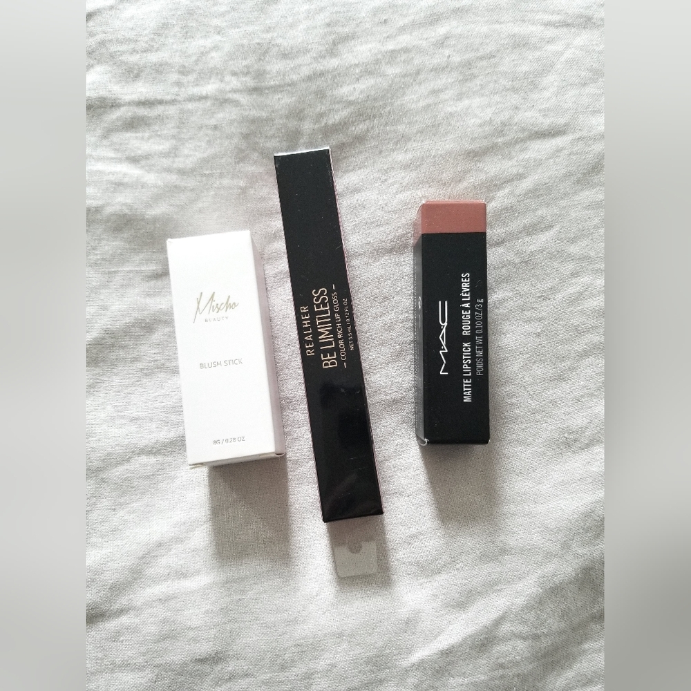 MAC~REALHER~MISHO~TRIO SET..LIP GLOSS,LIP STICK,BLUSH
